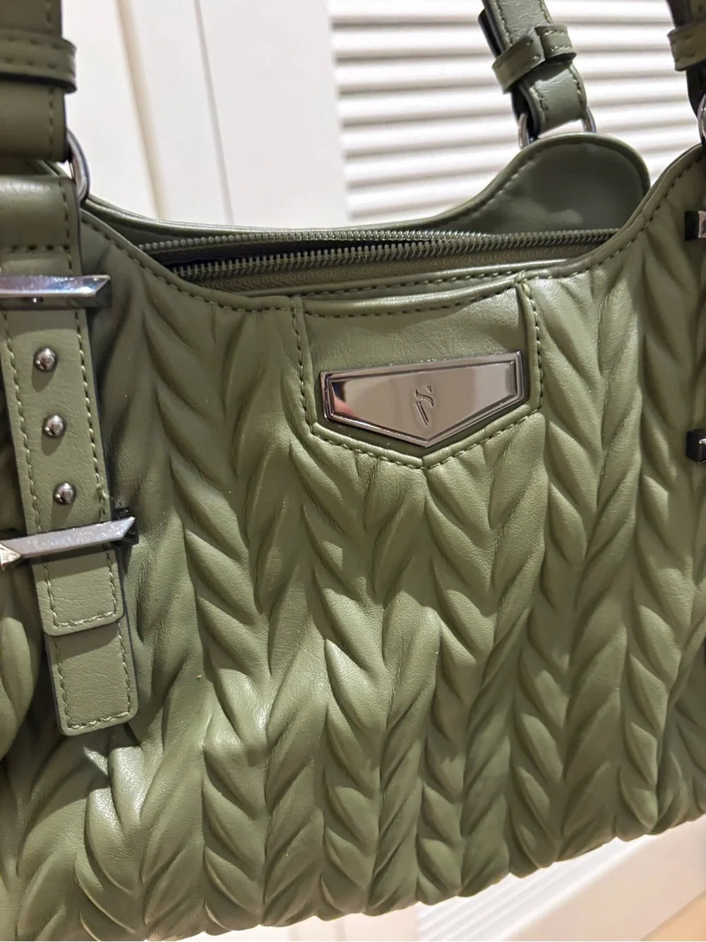 Quilted Olive Shoulder Bag with Braided Texture - Picture 3 of 10